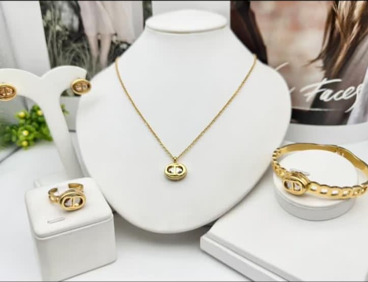 Classic CD Emblem Gold Jewelry Set