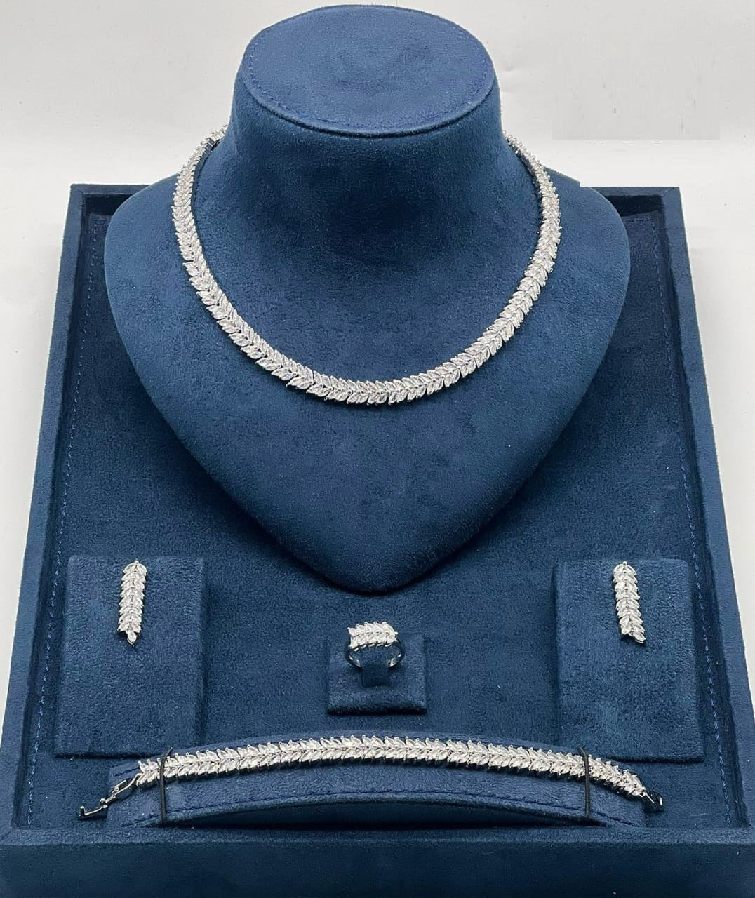 Elegant Leaf Crystal Jewelry Set