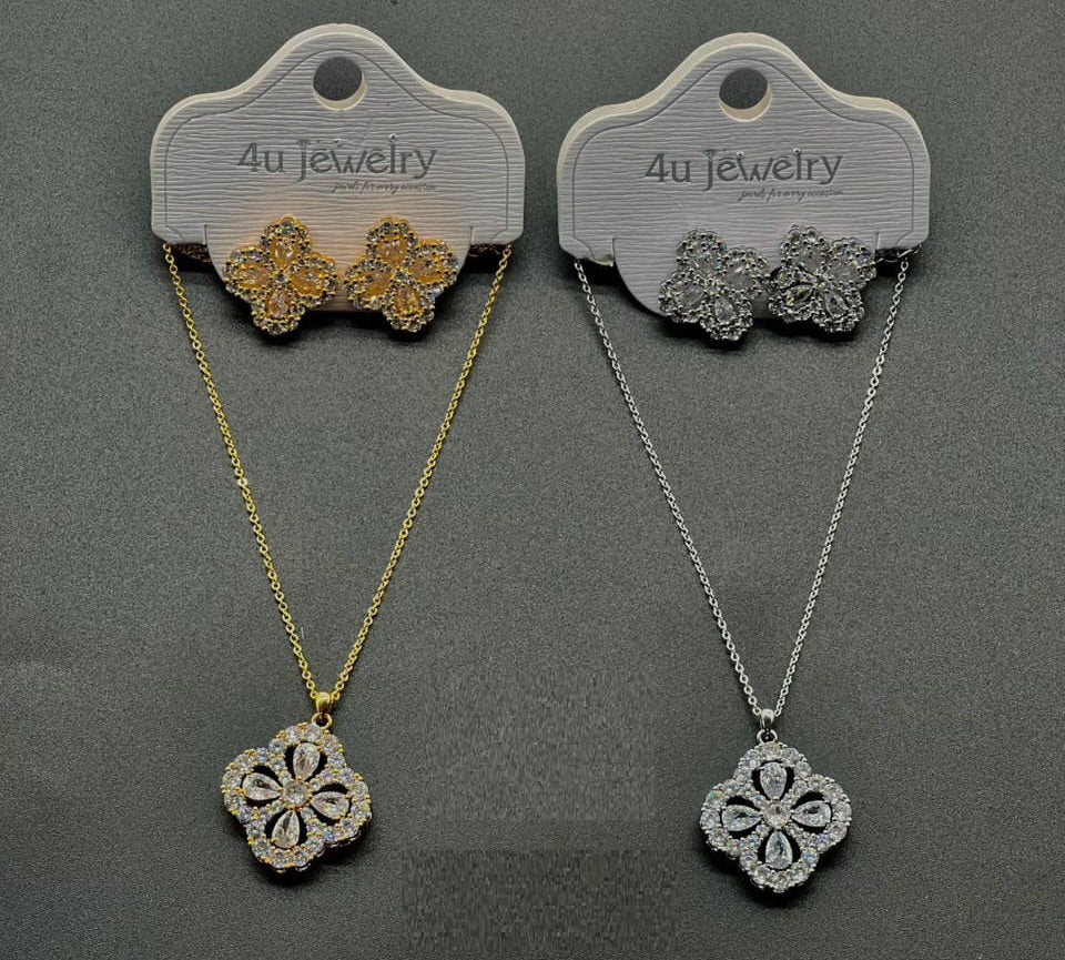 Floral Clover Necklace Set