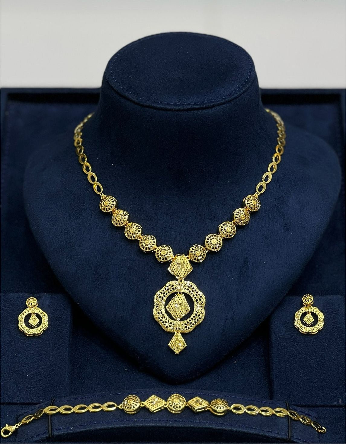 Heritage Filigree Gold Jewelry Set